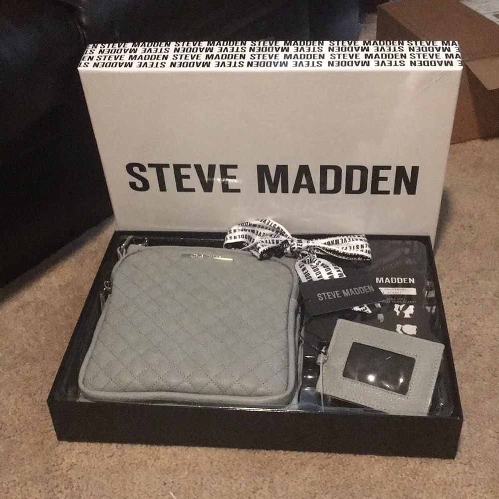 Steve Madden Gray Matching Purse and Wristlet